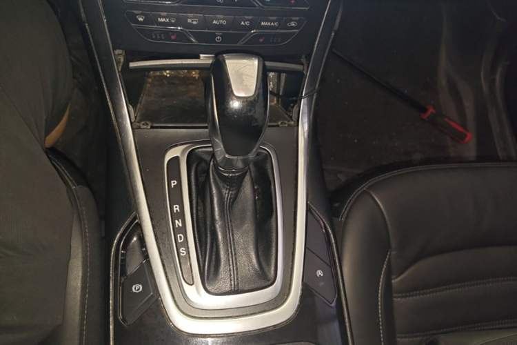 Used Ford Edge 2018 EcoBoost 245 Two-Wheel-Drive Titanium 7-Seater China V Standard Gear Lever