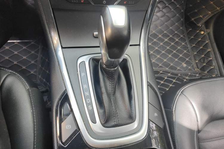 Used Ford Edge 2018 EcoBoost 245 Two-Wheel-Drive Titanium 7-Seater China V Standard Gear Lever