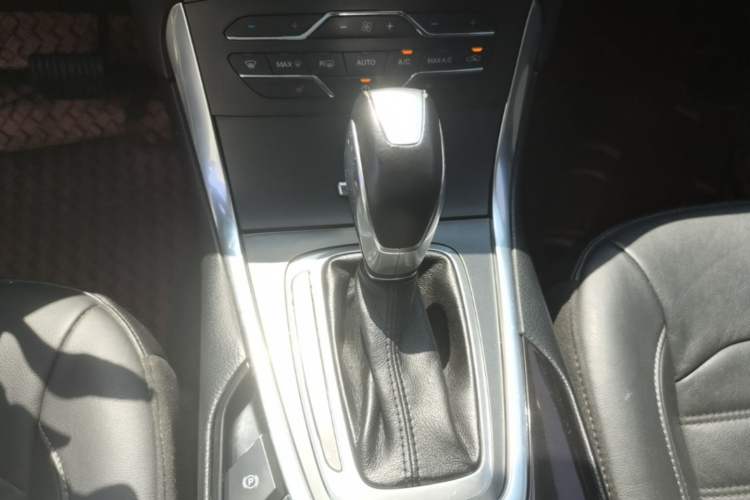 Used Ford Edge 2018 EcoBoost 245 Two-Wheel-Drive Titanium 7-Seater China V Standard Gear Lever