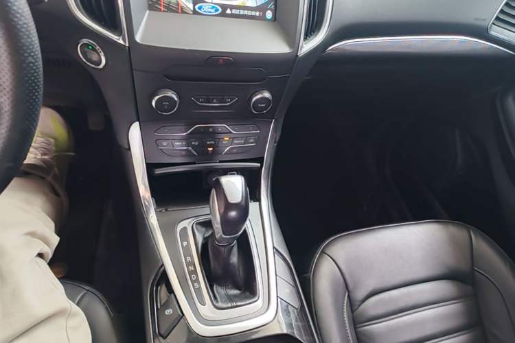 Used Ford Edge 2018 EcoBoost 245 Two-Wheel-Drive Titanium 7-Seater China V Standard Gear Lever