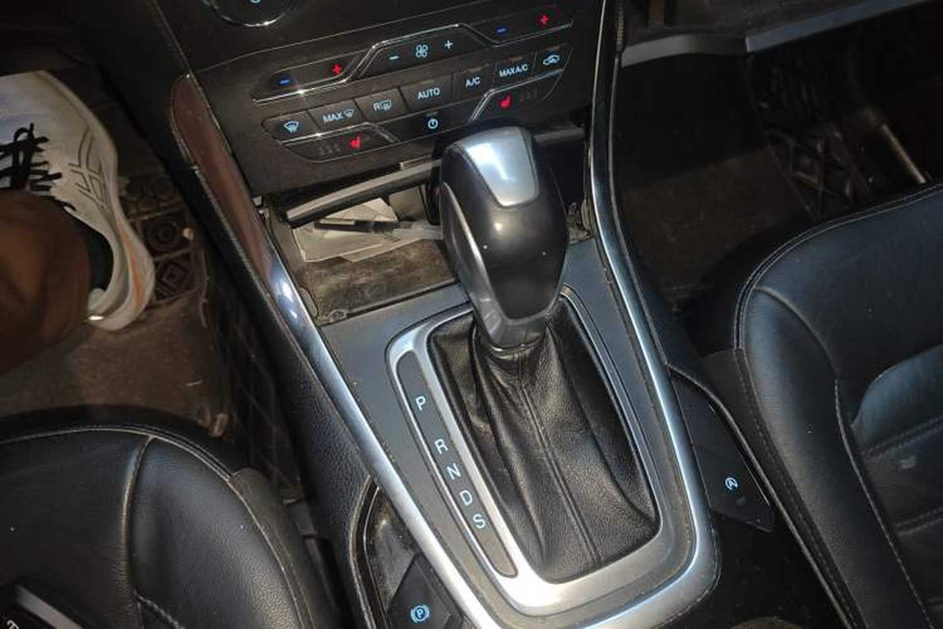 Used Ford Edge 2018 EcoBoost 245 Two-Wheel-Drive Titanium 7-Seater China V Standard Gear Lever