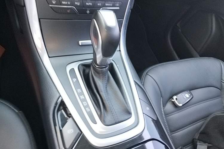 Used Ford Edge 2018 EcoBoost 245 Two-Wheel-Drive Titanium 7-Seater China V Standard Gear Lever