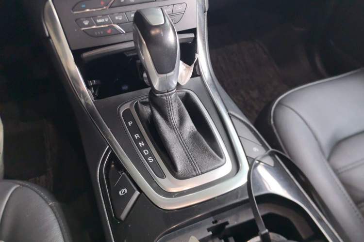 Used Ford Edge 2018 EcoBoost 245 Two-Wheel-Drive Titanium 7-Seater China V Standard Gear Lever