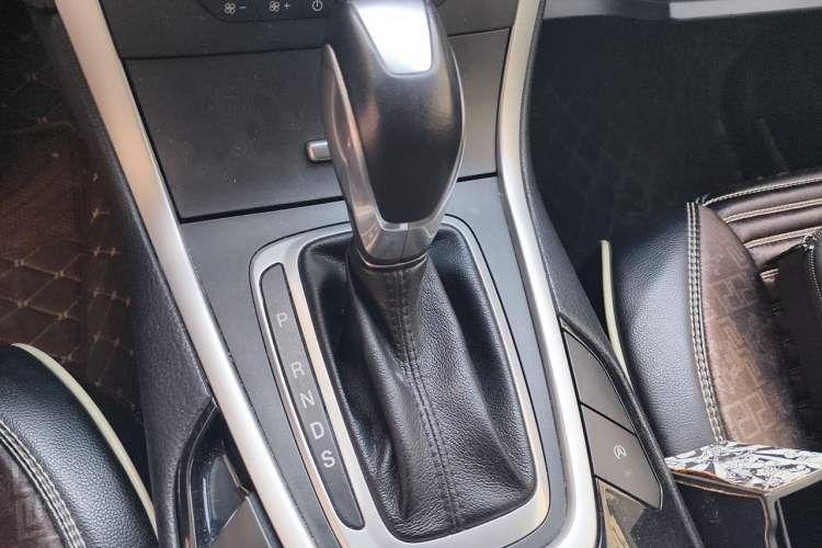 Used Ford Edge 2018 EcoBoost 245 Two-Wheel-Drive Platinum Edition 7-Seater China VI Standard Gear Lever