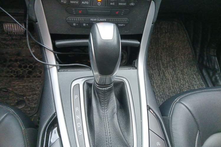 Used Ford Edge 2018 EcoBoost 245 Two-Wheel-Drive Platinum Edition 7-Seater China V Emission Standard Gear Lever