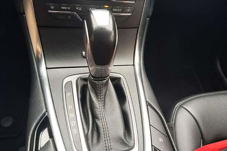 Used Ford Edge 2018 EcoBoost 245 Two-Wheel-Drive Titanium 7-Seater China VI Standard Gear Lever