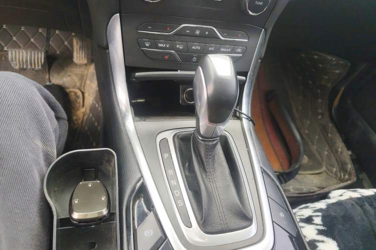 Used Ford Edge 2018 EcoBoost 245 Two-Wheel-Drive Titanium 7-Seater China V Standard Gear Lever