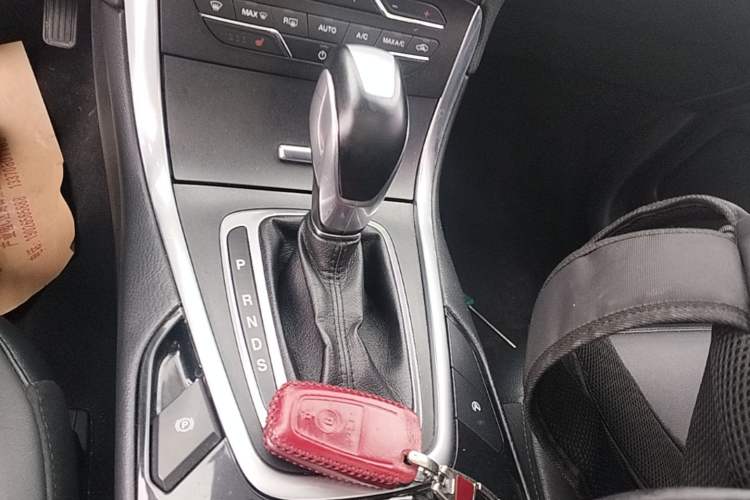 Used Ford Edge 2018 EcoBoost 245 Two-Wheel-Drive Titanium 7-Seater China V Standard Gear Lever
