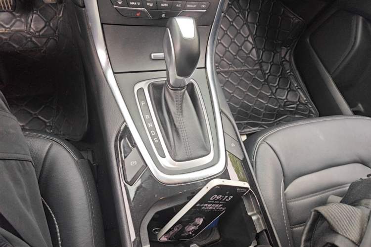 Used Ford Edge 2018 EcoBoost 245 Two-Wheel-Drive Titanium 7-Seater China V Standard Gear Lever