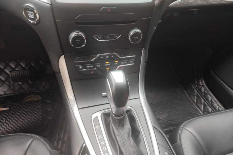 Used Ford Edge 2018 EcoBoost 245 Two-Wheel-Drive Titanium 7-Seater China V Standard Gear Lever