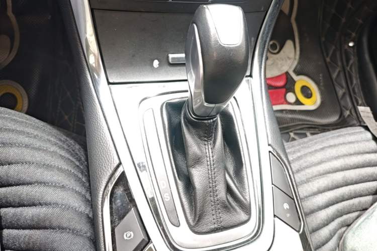 Used Ford Edge 2018 EcoBoost 245 Two-Wheel-Drive Titanium 7-Seater China V Standard Gear Lever