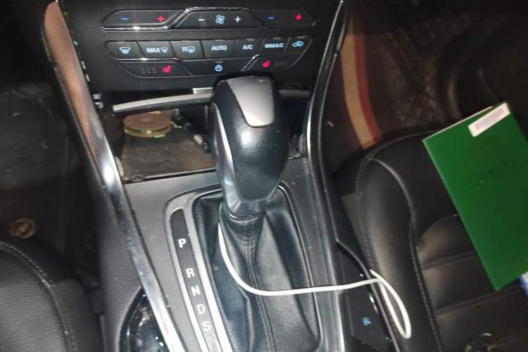 Used Ford Edge 2018 EcoBoost 245 Two-Wheel-Drive Titanium 7-Seater China VI Standard Gear Lever
