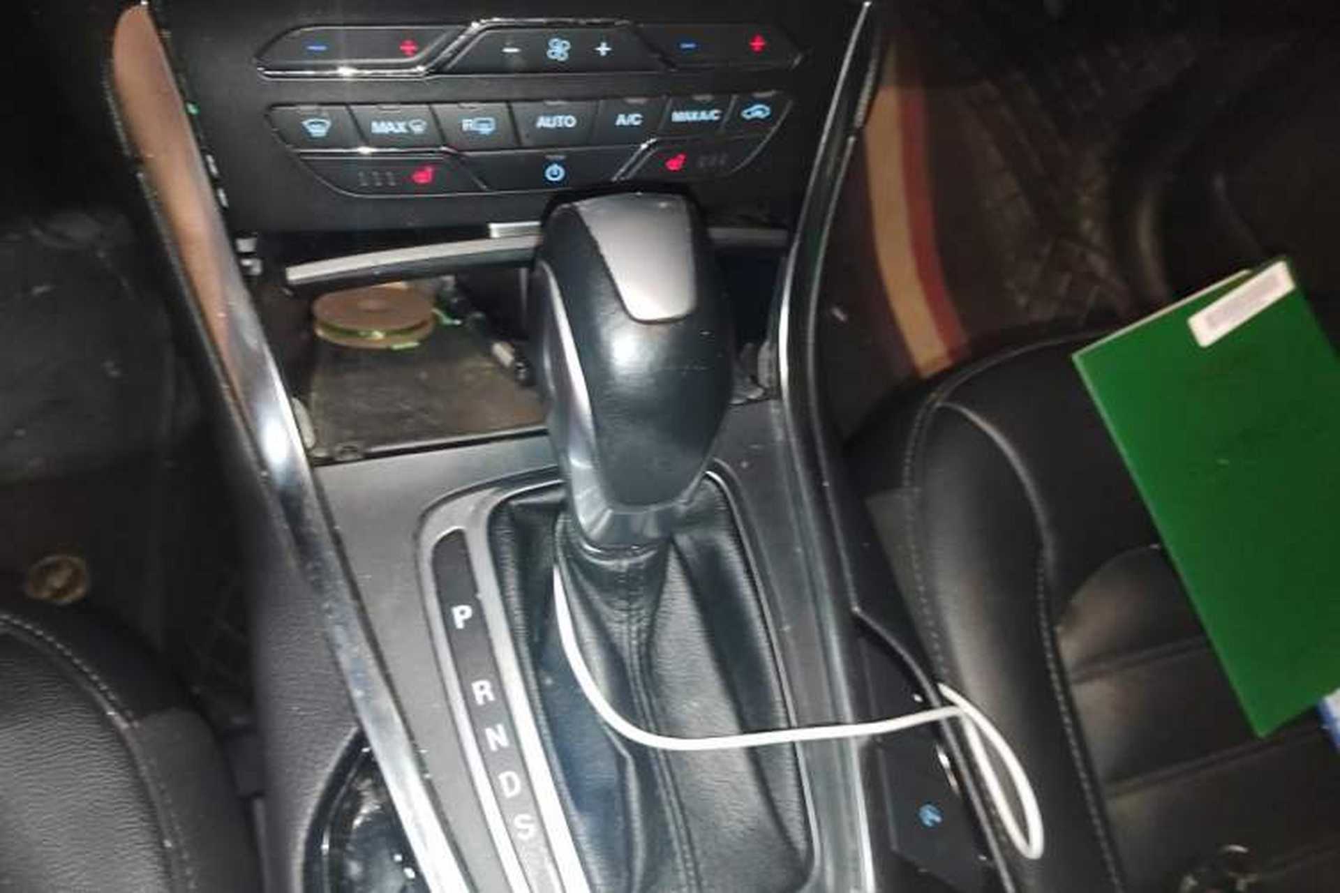 Used Ford Edge 2018 EcoBoost 245 Two-Wheel-Drive Titanium 7-Seater China VI Standard Gear Lever
