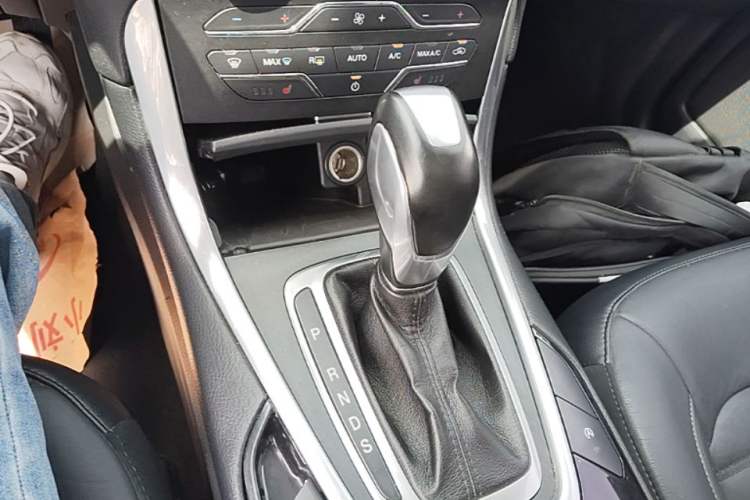 Used Ford Edge 2018 EcoBoost 245 Two-Wheel-Drive Titanium 7-Seater China V Standard Gear Lever