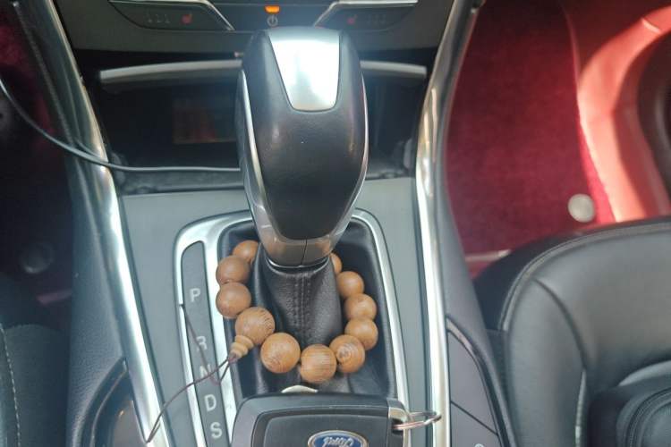 Used Ford Edge 2018 EcoBoost 245 Two-Wheel-Drive Titanium 7-Seater China V Standard Gear Lever