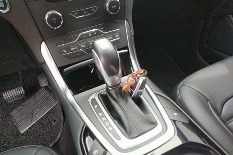 Used Ford Edge 2018 EcoBoost 245 Two-Wheel-Drive Titanium 7-Seater China V Standard Gear Lever