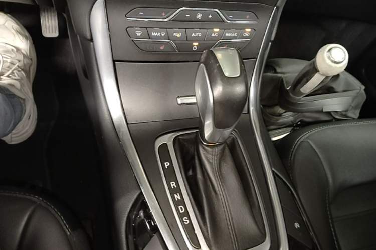 Used Ford Edge 2018 EcoBoost 245 Two-Wheel-Drive Titanium 7-Seater China VI Standard Gear Lever