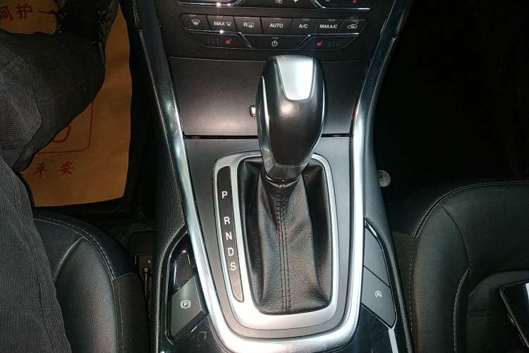 Used Ford Edge 2018 EcoBoost 245 Two-Wheel-Drive Titanium 7-Seater China V Standard Gear Lever