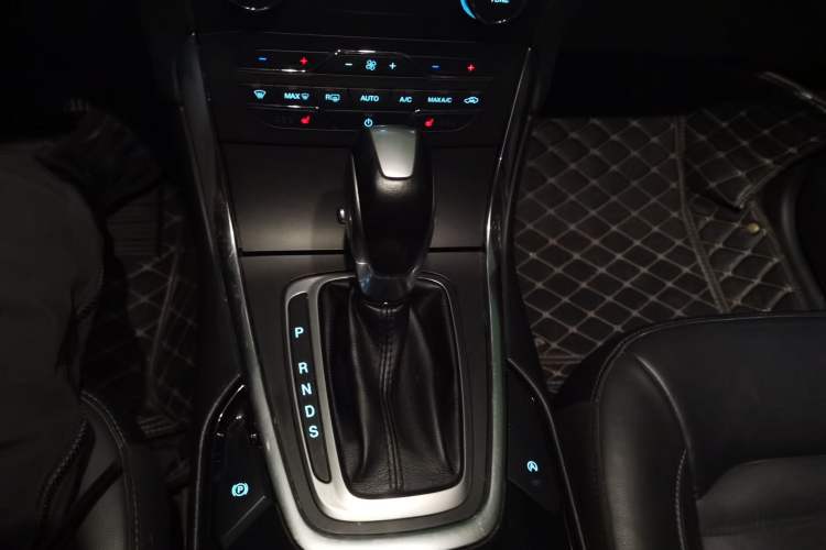 Used Ford Edge 2018 EcoBoost 245 Two-Wheel-Drive Titanium 7-Seater China V Standard Gear Lever