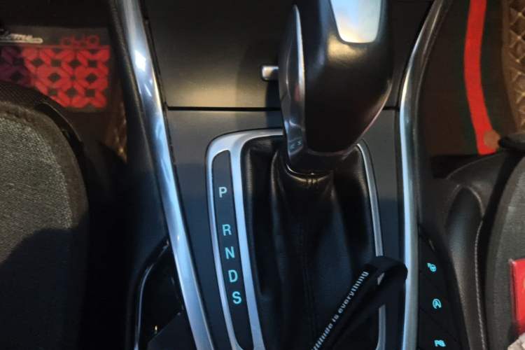 Used Ford Edge 2018 EcoBoost 245 Four-Wheel Drive Titanium 7-Seater Gear Lever