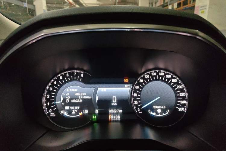 Used Ford Edge 2018 EcoBoost 245 Four-Wheel Drive Titanium 7-Seater Instrument Cluster