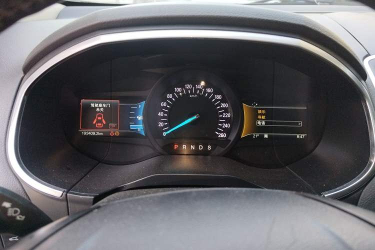 Used Ford Edge 2018 EcoBoost 245 Four-Wheel Drive Titanium 7-Seater Instrument Cluster