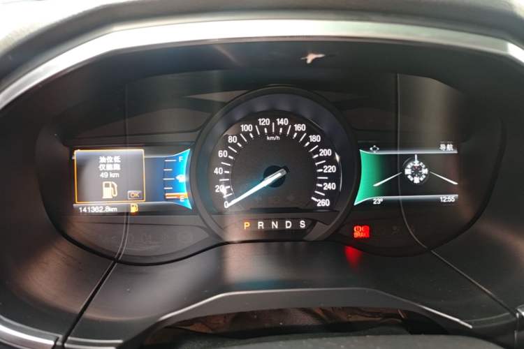 Used Ford Edge 2018 EcoBoost 245 Four-Wheel Drive Titanium 7-Seater Instrument Cluster