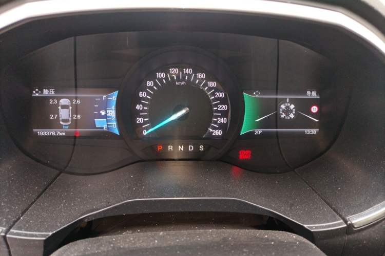 Used Ford Edge 2018 EcoBoost 245 Four-Wheel Drive Titanium 7-Seater Instrument Cluster