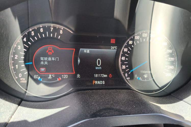 Used Ford Edge 2018 EcoBoost 245 Four-Wheel Drive Titanium 7-Seater Instrument Cluster