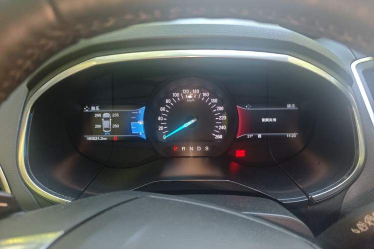 Used Ford Edge 2018 EcoBoost 245 Two-Wheel-Drive Sporty 7-Seater Instrument Cluster