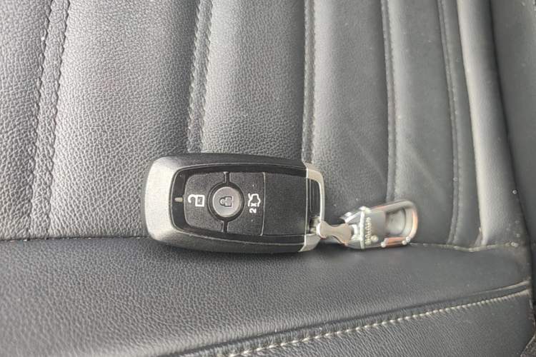 Used Ford Edge 2018 EcoBoost 245 Two-Wheel-Drive Titanium 7-Seater China V Standard Interior 1