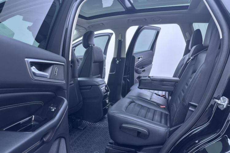 Used Ford Edge 2018 EcoBoost 245 Two-Wheel-Drive Titanium 7-Seater China VI Standard Interior 1