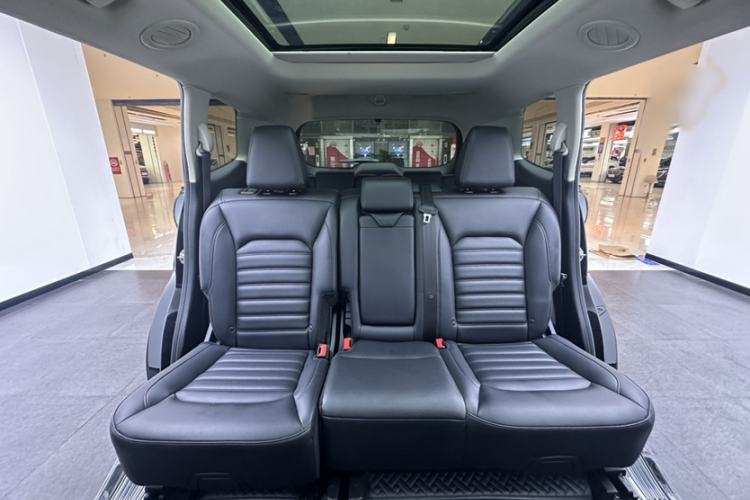 Used Ford Edge 2018 EcoBoost 245 Two-Wheel-Drive Titanium 7-Seater China VI Standard Interior 3