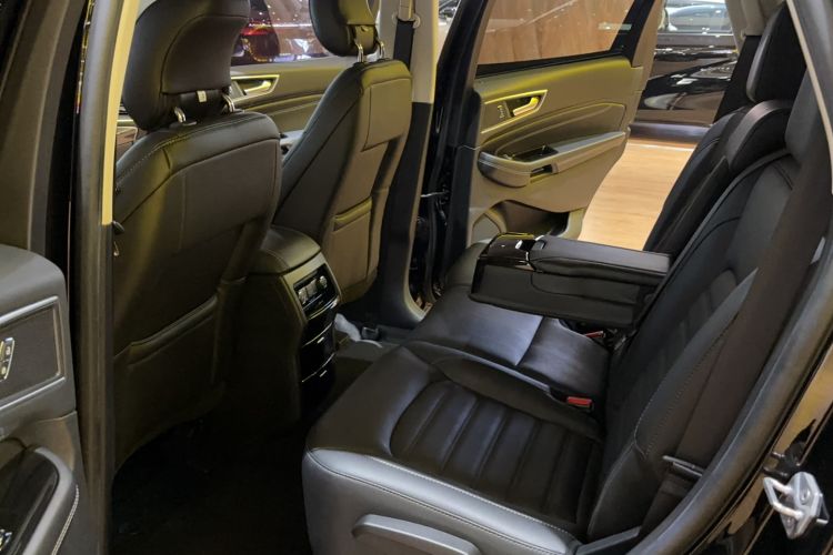 Used Ford Edge 2018 EcoBoost 245 Two-Wheel-Drive Titanium 7-Seater China V Standard Interior 3