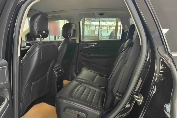 Used Ford Edge 2018 EcoBoost 245 Two-Wheel-Drive Titanium 7-Seater China V Standard Interior 3