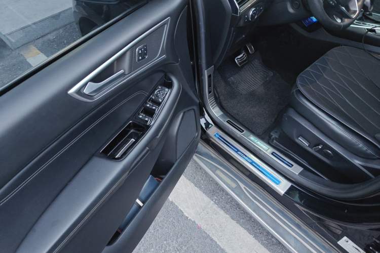 Used Ford Edge 2018 EcoBoost 245 4x4 Titanium Plus 7-Seater China V Standard Interior 3