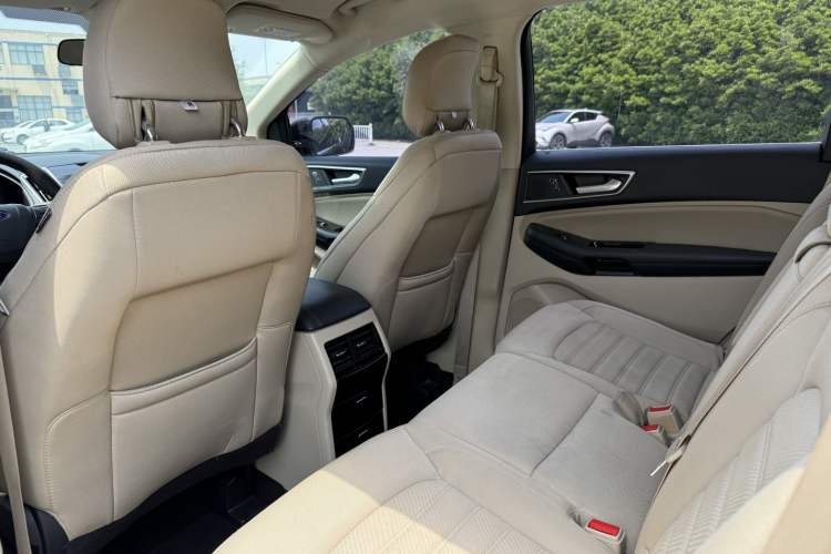 Used Ford Edge 2018 EcoBoost 245 Two-Wheel-Drive Titanium 5-Seater China V Standard Interior 3