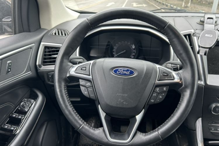 Used Ford Edge 2018 EcoBoost 245 Two-Wheel-Drive Titanium 7-Seater China V Standard Interior 4