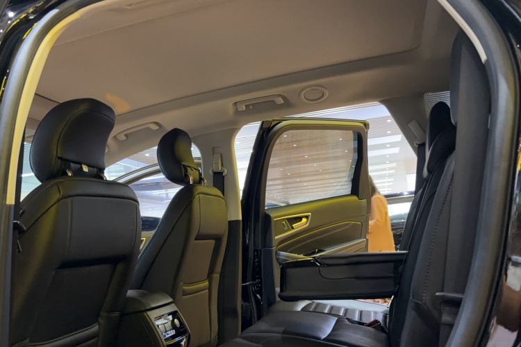 Used Ford Edge 2018 EcoBoost 245 Two-Wheel-Drive Titanium 7-Seater China V Standard Interior 4