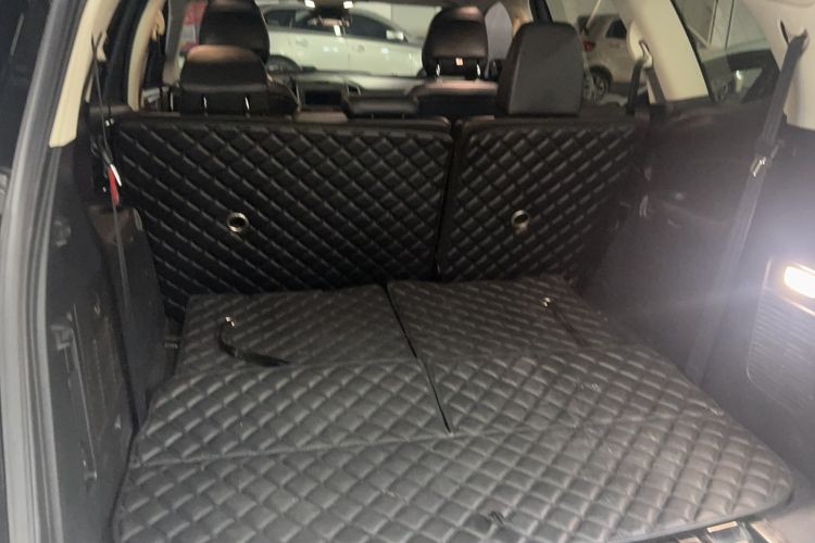 Used Ford Edge 2018 EcoBoost 245 Four-Wheel Drive Titanium 7-Seater Interior 4