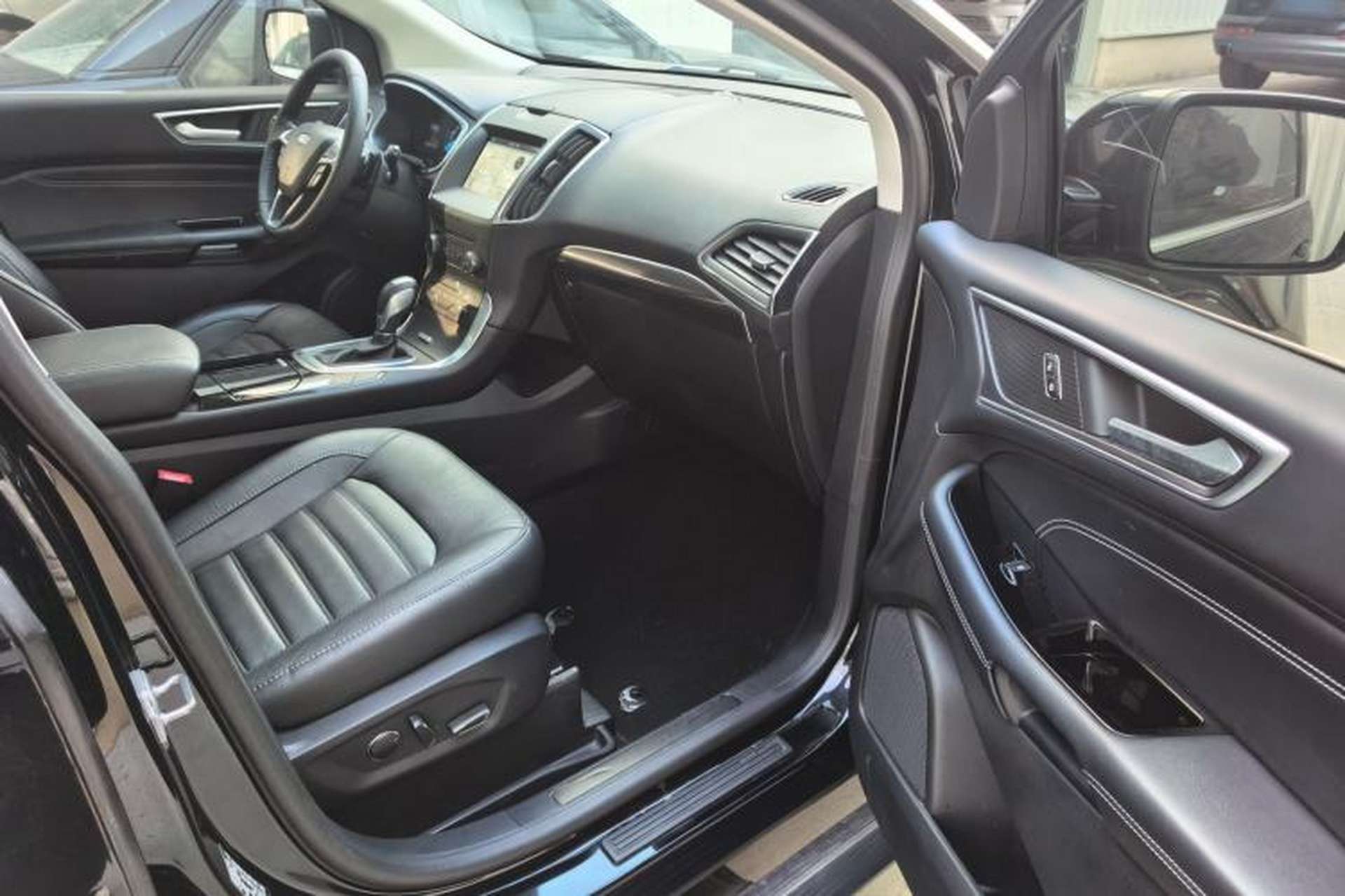 Used Ford Edge 2018 EcoBoost 245 Two-Wheel-Drive Titanium 7-Seater China V Standard Interior 6