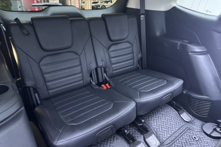 Used Ford Edge 2018 EcoBoost 245 Two-Wheel-Drive Titanium 7-Seater China VI Standard Interior 7