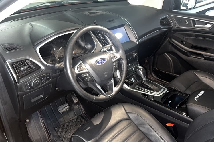 Used Ford Edge 2018 EcoBoost 245 Four-Wheel Drive Titanium 7-Seater Interior 7