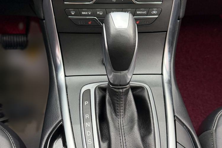 Used Ford Edge 2018 EcoBoost 245 Two-Wheel-Drive Titanium 7-Seater China V Standard Interior 8