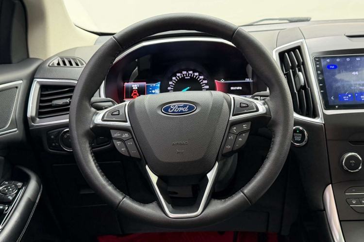 Used Ford Edge 2018 EcoBoost 245 Two-Wheel-Drive Titanium 7-Seater China V Standard Interior 9