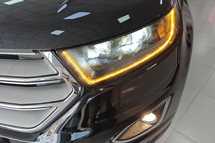 Used Ford Edge 2018 EcoBoost 245 Two-Wheel-Drive Platinum Edition 5 Seats Left Front Headlight