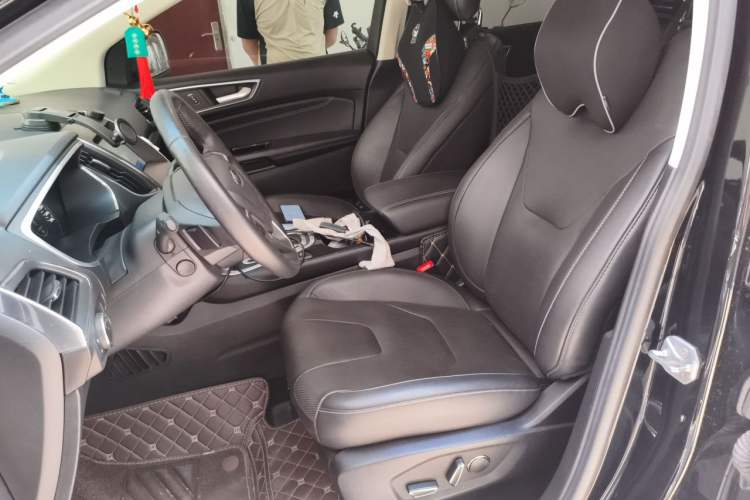 Used Ford Edge 2018 EcoBoost 245 Four-Wheel Drive Titanium 7-Seater Left Front Seat