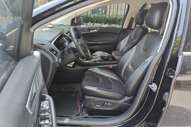 Used Ford Edge 2018 EcoBoost 245 Two-Wheel-Drive Sporty 7-Seater Left Front Seat