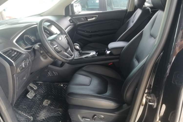 Used Ford Edge 2018 EcoBoost 245 Four-Wheel Drive Titanium 7-Seater Left Front Seat