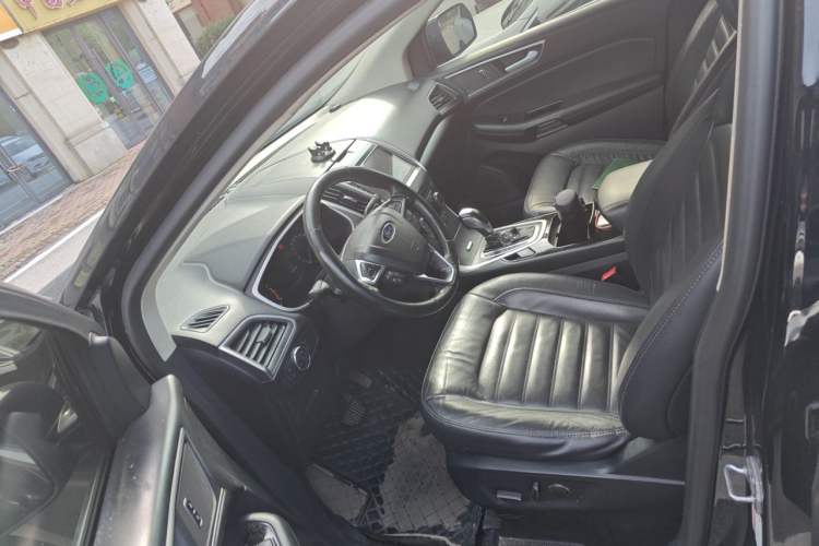 Used Ford Edge 2018 EcoBoost 245 Two-Wheel-Drive Platinum Edition 5 Seats Left Front Seat